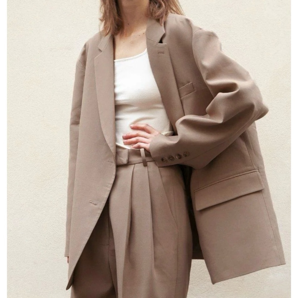 Frankie Shop Bea blazer, color latte